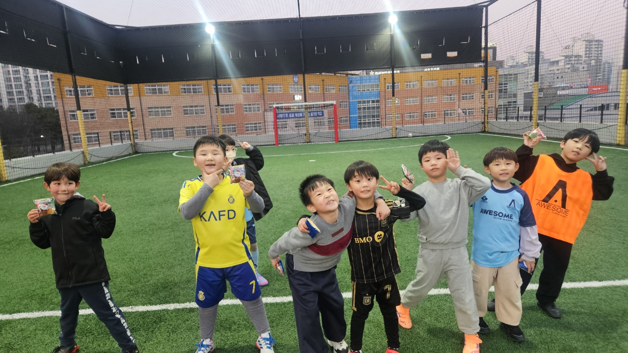어썸풋볼아카데미 공지,사진공유-금요일 1.2학년부 4시20분-74299828902.jpg