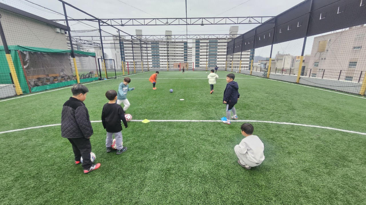 어썸풋볼아카데미 공지,사진공유-화요일 1.2학년부 4시20분타임-74238996305.jpg