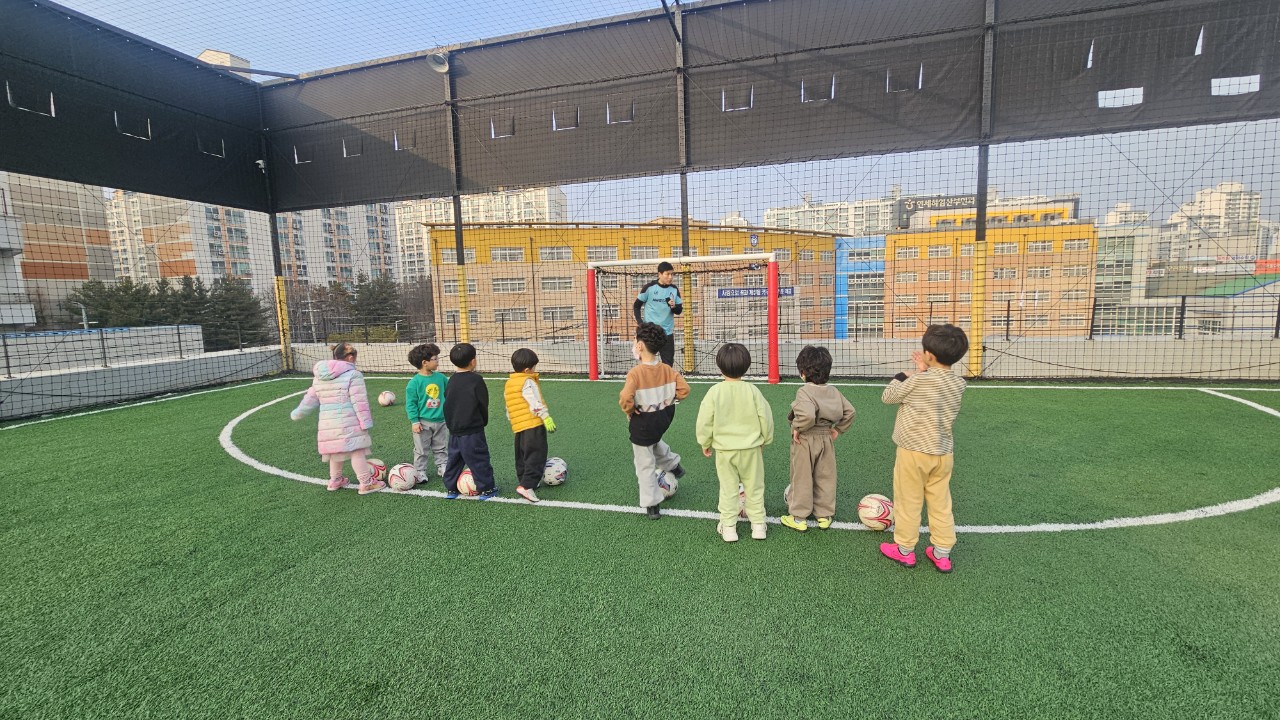 어썸풋볼아카데미 공지,사진공유-목요일 유치부 4시타임-75467976795.jpg